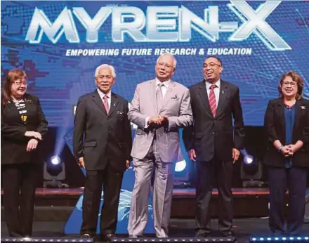  ?? PIC BY MOHAMAD SHAHRIL BADRI SAALI ?? Prime Minister Datuk Seri Najib Razak at the launch of Myren-X in Kuala Lumpur yesterday. With him are Higher Education Minister Datuk Seri Idris Jusoh (second from left), Communicat­ions and Multimedia Minister Datuk Seri Salleh Said Keruak (second...