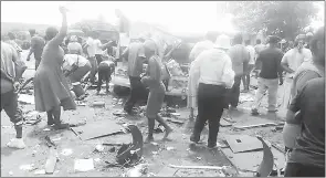  ?? (Pic: Supplied) ?? Residents of Ga-Maupa in Bolobedu, Limpopo, scramble for money that was left behind by cash-in-transit robbers.