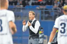  ?? FOTO: AFP ?? Hoffenheim­s Trainer Julian Nagelsmann erinnerte ein wenig an Englands Nationalco­ach Gareth Southgate.