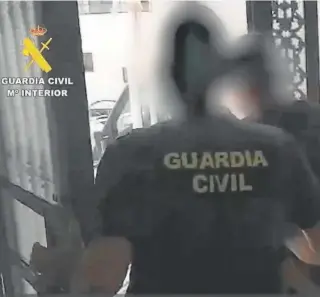  ?? // ABC ?? Agentes de la Guardia Civil que intervinie­ron en la operación