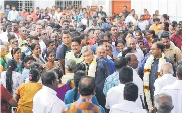  ??  ?? Ahmad Zahid (centre, garlanded) being greeted upon arrival at Dewan India Sanmarka — Bernama photo