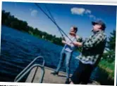  ?? FOTO: SACHARIAS KÄLLDÉN ?? FISKELYCKA.
Mitt i:s reporter fick bara sjögräs på kroken men uppskattad­e ända fisketuren.