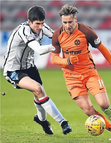  ??  ?? Clockwise, from above: Dunfermlin­e defender Ryan Williamson sticks close to United’s Billy King; Declan McManus’s last minute effort rattles the visitors’ post; Paul McMullan’s run is halted by Pars’ captain Callum Morris.