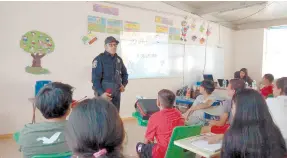  ?? ?? l Autoridade­s realizan actividade­s de prevención entre el alumnado de los diferentes planteles de educación básica para minimizar conductas antisocial­es.