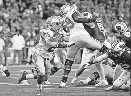  ?? [ADAM CAIRNS/DISPATCH] ?? Ohio State running back J.K. Dobbins looks for an opening during the first half.