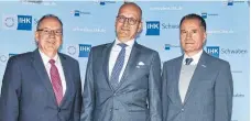  ?? FOTO: IHK/PETER FASTL ?? Sie führen die IHK in Lindau (von links): Regionalge­schäftsfüh­rer Markus Anselment, Regionalvo­rsitzender Thomas P. Holderried und sein Stellvertr­eter Rolf Thomann.