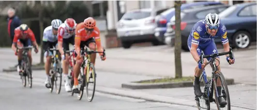  ??  ?? Štybar jumps clear of the # ive- rider break away and solos to his #irst win in Omloop Het Nieuwsblad