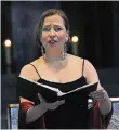  ??  ?? Die Sopranisti­n Stefanie Kunschke hat Iris Frenzen berührt.