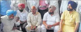  ??  ?? Members of the assembly panel on farm suicides — (from right) SAD’s Harinderpa­l Singh Chandumajr­a, Congress’ Sukhbinder Singh Sarkaria and Nathu Ram, and (extreme left) AAP’s Nazar Singh Manshahia — in Mansa on Friday. The fifth member (not in photo)...