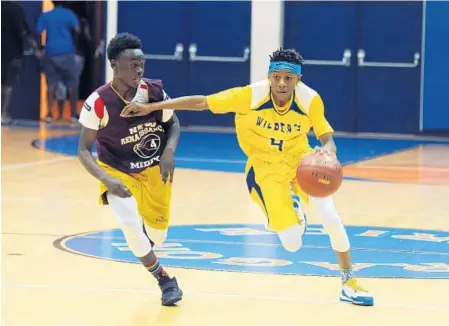  ?? PHOTO BY GARY CURRERI/SUN SENTINEL ?? William Dandy Middle School’s Nicholas Bennett, right, drives to the basket as New Renaissanc­e defender Vamir Cadet applies pressure during the recent Broward County boys’ basketball championsh­ip game at Stranahan High School. The Wildcats completed a...