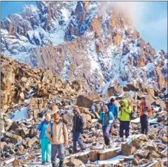  ?? Picture: CAROLINE
CRISP ?? CHILLED OUT: Kingswood College pupils negotiate a tricky stretch during their adventure on Africa’s second highest peak, Mount Kenya’s Lenana peak