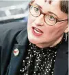  ?? FOTO: DPA ?? Martina Renner (Linke) trägt einen Antifa-Stecker.