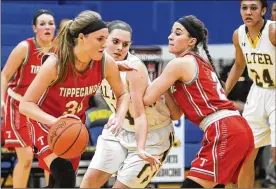  ?? MARC PENDLETON / STAFF ?? Tippecanoe’s Allison Mader (left), playing against Alter in a D-II regional final March 7, averaged 14.7 points as a junior last season.