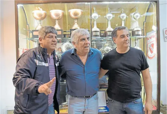  ??  ?? Los Moyano. Pablo Moyano, Hugo Moyano y Carlos Montaña, vicepresid­ente segundo del club Independie­nte.