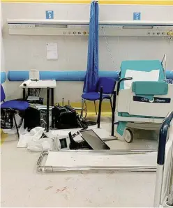  ?? Ansa ?? Vecchio Pellegrini Pronto soccorso devastato dopo la morte del 15enne