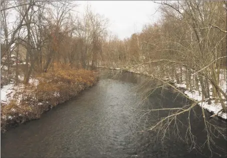  ?? Ben Lambert / Hearst Connecticu­t Media / ?? The Naugatuck River as seen Tuesday from Bogue Road in Torrington.