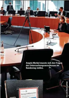  ??  ?? Angela Merkel musste sich den Fragen des Untersuchu­ngsausschu­sses im Bundestag stellen.
Die Ermittlung­sakte zum WirecardSk­andal ist ziemlich dick und passt nicht mehr in einen einzigen Ordner.