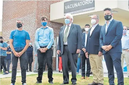  ??  ?? Imputado. Ginés González García, ex ministro de Salud, semanas atrás en el Hospital Posadas.