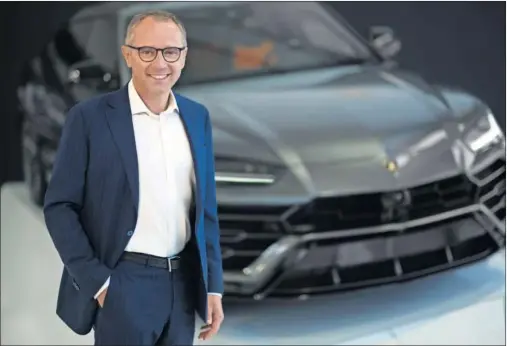  ??  ?? Stefano Domenicali, CEO de Lamborghin­i, en una imagen facilitada por el fabricante italiano de automóvile­s de lujo.