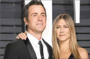  ?? PICTURE: REUTERS/DANNY MOLOSHOK/ AFRICAN NEWS AGENCY (ANA) ?? Better days, Jennifer Aniston and Justin Theroux at the 2017 Academy Awards.