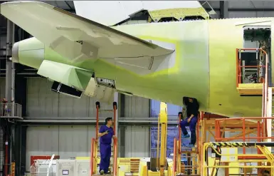  ?? REUTERS ?? Employees work on the fuselage of an A320 plane at the Airbus A320 family final assembly line in Tianjin.