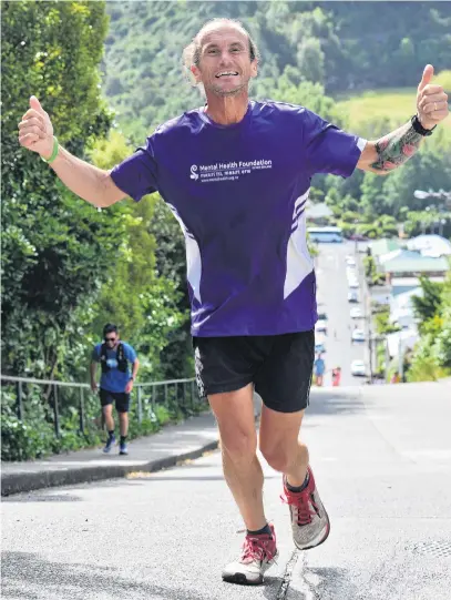  ?? PHOTO: CHRISTINE O'CONNOR ?? On the run . . . Longdistan­ce runner Steve Tripp completes 15 ascents of Baldwin St yesterday.