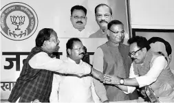  ??  ?? Sukhdeo Bhagat (right) gave a huge jolt to the Congress by crossing over to the BJP