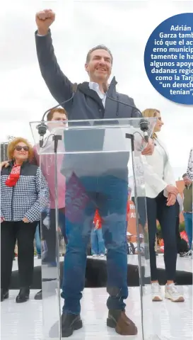  ?? L. ROCHA ?? Durante su discurso en el Multimodal Zaragoza, Adrián de la Garza fue arropado por integrante­s de PRI, PAN y PRD.