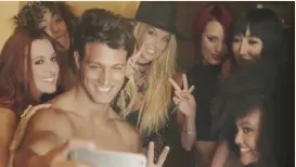  ?? (Courtesy) ?? ASAF GOREN seen here with Britney Spears (center) in her latest music video ‘Make Me.’
