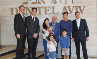  ?? (Ron Machleb) ?? LIU YE and his family pose with Dan Hotel representa­tives in Tel Aviv earlier this week.
