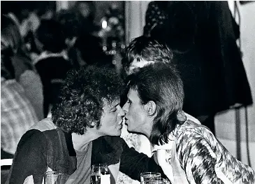  ?? ?? Getting Ziggy with it: Reed and Bowie at the Ziggy Stardust farewell party at Café Royal