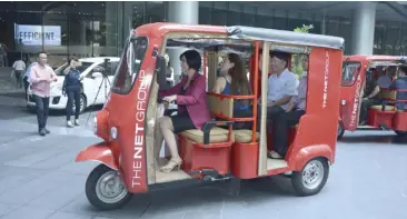  ??  ?? EMotors Inc. president Elizabeth Lee leads the ceremonial procession of EMotors ZüM passenger e-shuttles during the launch held at Shangri-La at the Fort recently.