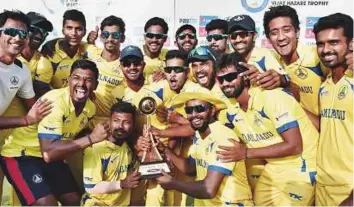  ?? PTI ?? Tamil Nadu team celebrate with the trophy after defeating Bengal by 37 runs in the final of Vijay Hazare Trophy tournament in New Delhi yesterday.