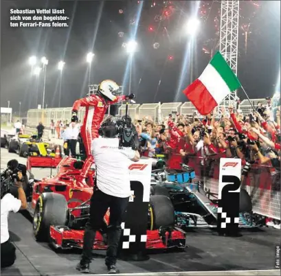  ??  ?? Sebastian Vettel lässt sich von den begeistert­en Ferrari-Fans feiern.