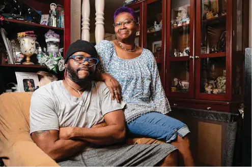  ?? Photos by Yi-Chin Lee/Staff photograph­er ?? Mold is a big concern for Gloria Smith, 61, and son Delvan Adams, 41, who live in Acres Homes. She has been denied aid for Harvey repairs.