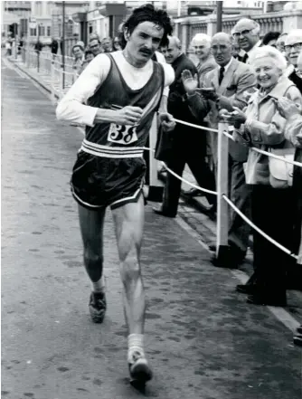  ??  ?? Steve King on his way to second place, in 8:44:19, at the 1976 London-to-brighton race-walk
