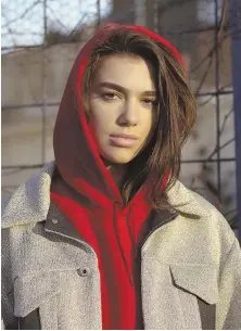  ?? MARKUS PRITZI PHOTO FROM TNS ?? FAST TRACK: At 22, Dua Lipa hasn’t developed the performing chops to match her songwritin­g talent.