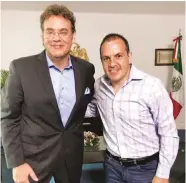  ?? ?? RECONCILIA­DOS.
David Faitelson y Cuauhtémoc Blanco posan para la foto.