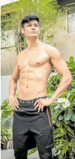  ??  ?? Exercise staples are just as good to wear on rest days. Hideo Muraoka wears Bo Athletics compressio­n pants and running shorts.