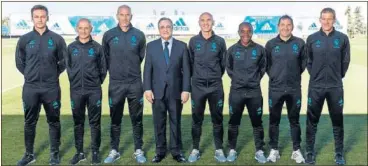  ??  ?? EL ‘STAFF’. De izquierda a derecha: Parrales, Pintus, Zidane, Florentino, Bettoni, Msaide, Llopis y Mallo.