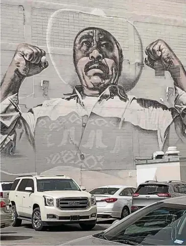  ?? Fotos: Thomas Spang ?? Allein in der Region um El Paso und Juarez Ciudad in Texas gehen jeden Monat Waren im Wert von rund neun Milliarden Dollar über die Grenze.