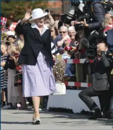  ?? FOTO: TARIQ MIKKEL KHAN ?? Dronning Margrethe på sommertogt på Bornholm i august.