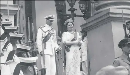  ?? PICTURE: INDEPENDEN­T NEWSPAPERS ARCHIVE AT UCT ?? Britain’s King George VI and the Queen leaving the Senate Chamber after the opening of Parliament in February 1947.