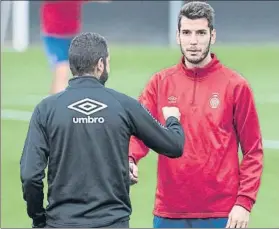  ?? FOTO: PUNTÍ ?? Alcalá, con Machín El central fue titular en Getafe y sigue soñando con Europa