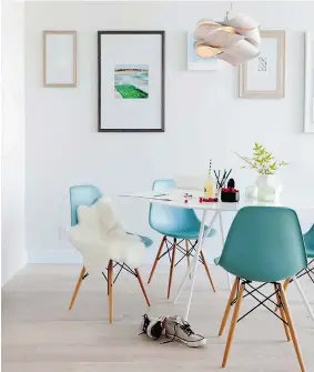  ?? JANIS NICOLAY/The Canadian Press ?? To allow for extra seating on the fly, consider choosing chairs for the rest of your house that
co-ordinate with your dining area.