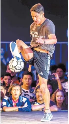  ?? FOTO: ELOY CASTILLO ?? Jairo causó mucho asombro durante la ejecución de su rutina