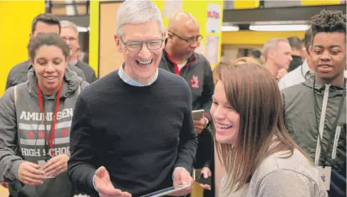  ?? SCOTT OLSON/ GETTY IMAGES ?? Apple CEO Tim Cook gets a demonstrat­ion of an app during Tuesday’s event at Lane Tech High School on the North Side.