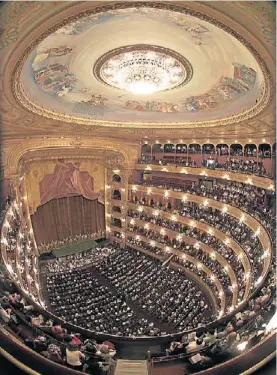  ??  ?? Teatro Colón. Distinguid­o por World Monuments.