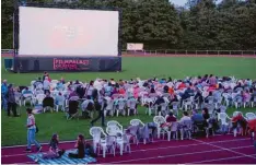  ??  ?? Zum Abschluss des Königsbrun­ner Kinosommer­s kamen noch einmal mehr als 200 Besucher ins Hans-Wenninger-Stadion. Foto: Frederick Deeney