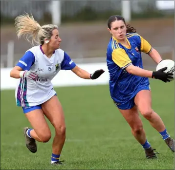  ?? ?? Wicklow’s Lucy Dunne keeps tabs on Longford’s Clodagh Lohan.